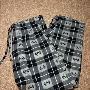 Gray & Black Plaid Fleece Lounge Pants